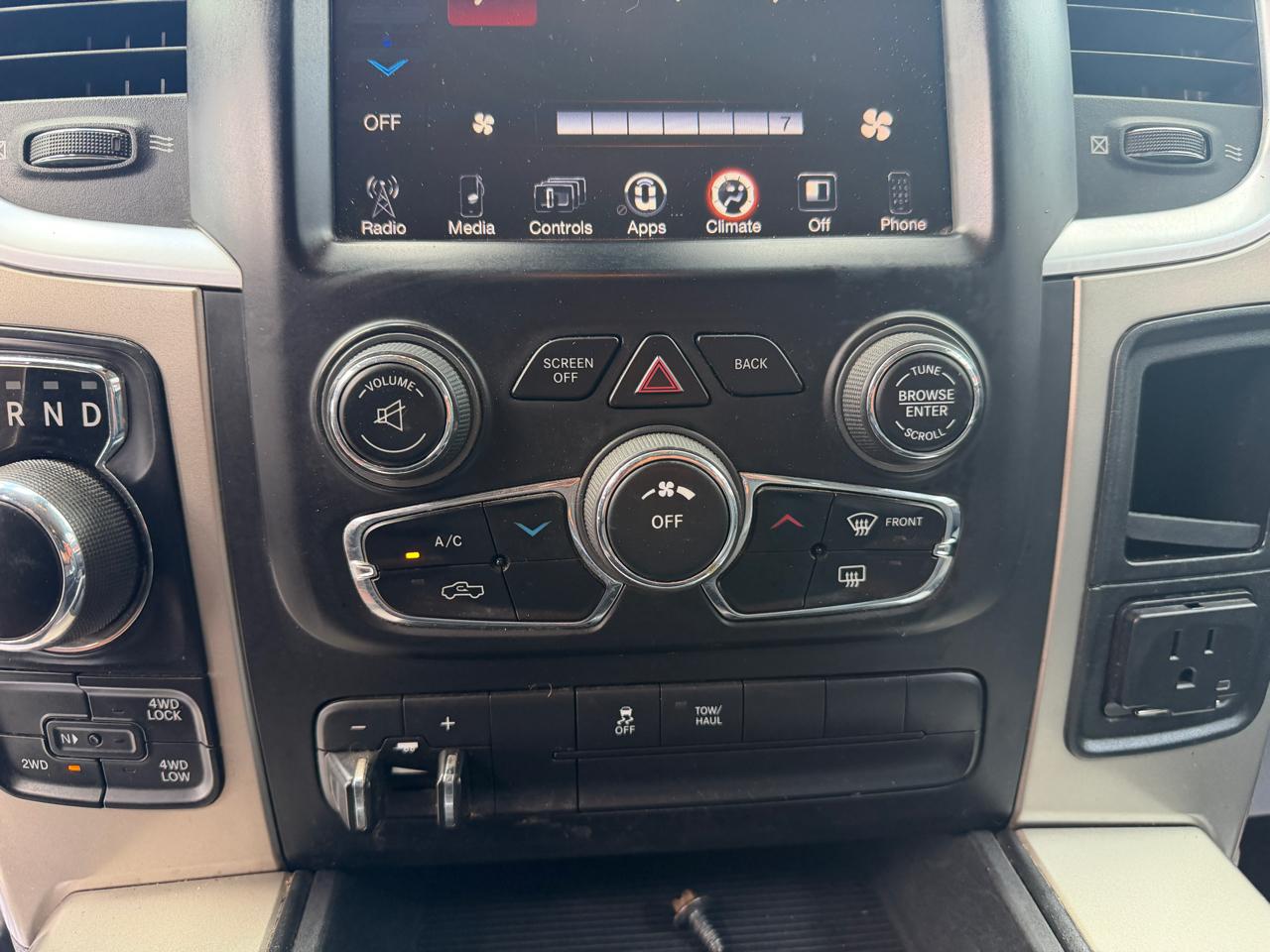 RAM 1500 SLT Quad Cab 4WD 2014