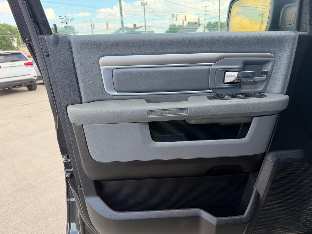 RAM 1500 SLT Quad Cab 4WD 2014
