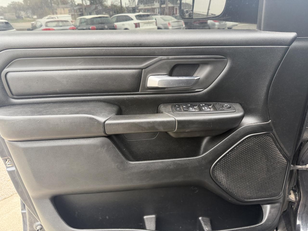 RAM 1500 Tradesman Crew Cab SB 4WD 2019