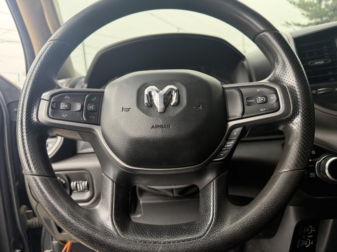 RAM 1500 Tradesman Crew Cab SB 4WD 2019