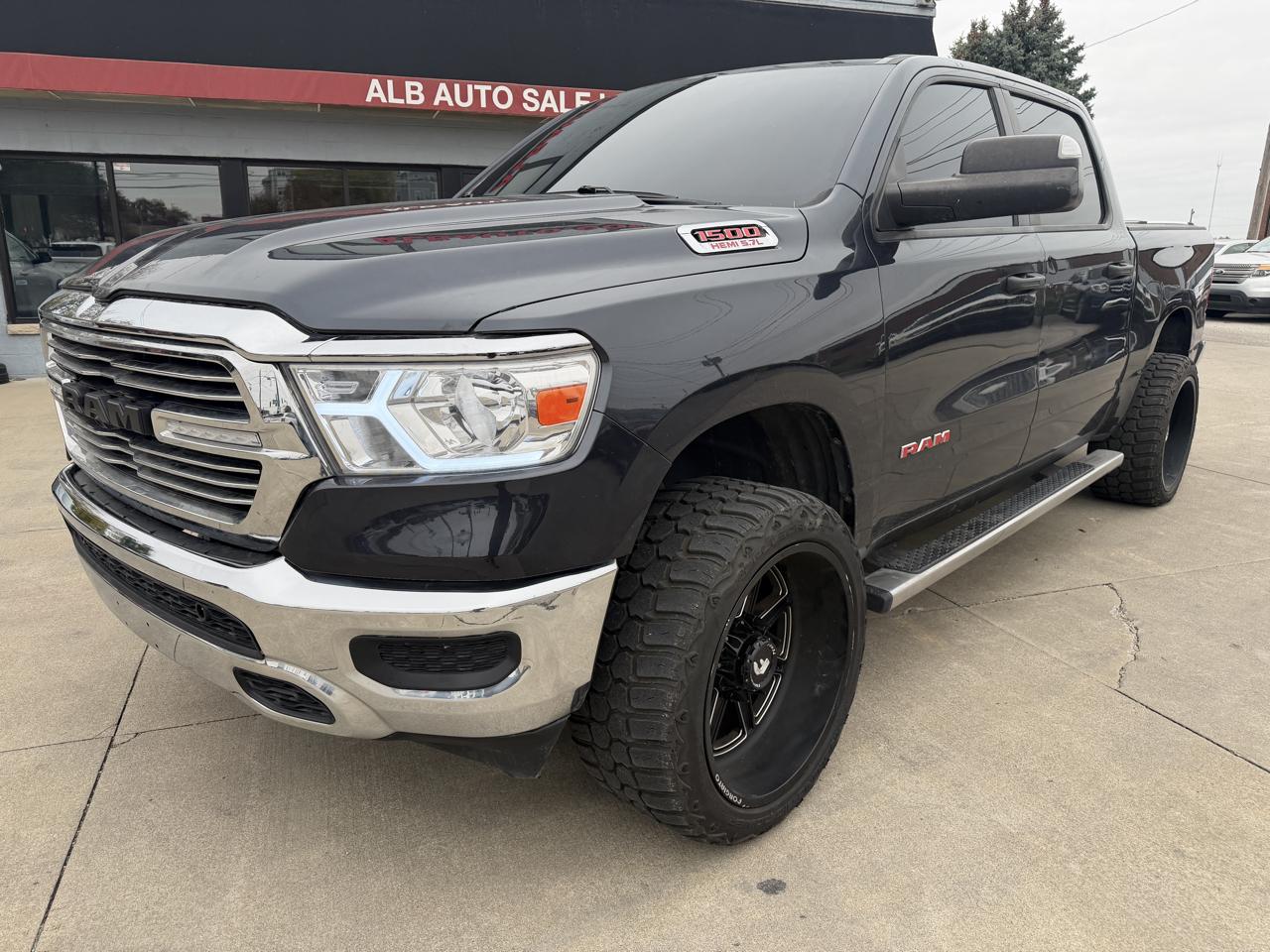 RAM 1500 Tradesman Crew Cab SB 4WD 2019