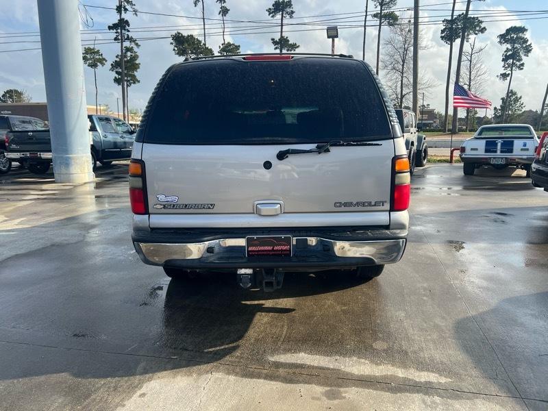 Chevrolet Suburban 1500 LT 4D SUV RWD 2005