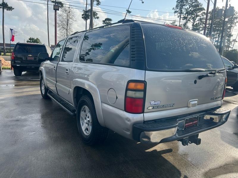 Chevrolet Suburban 1500 LT 4D SUV RWD 2005