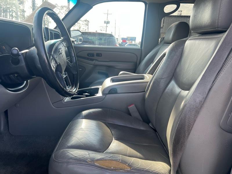 Chevrolet Suburban 1500 LT 4D SUV RWD 2005