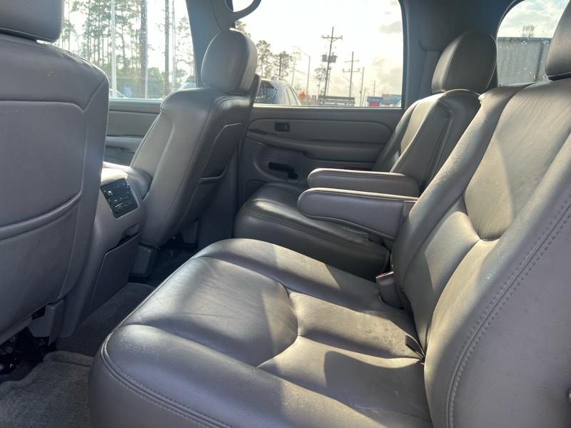 Chevrolet Suburban 1500 LT 4D SUV RWD 2005