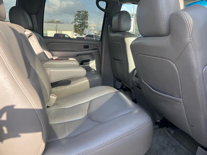 Chevrolet Suburban 1500 LT 4D SUV RWD 2005