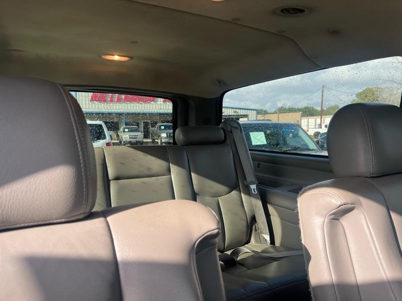 Chevrolet Suburban 1500 LT 4D SUV RWD 2005