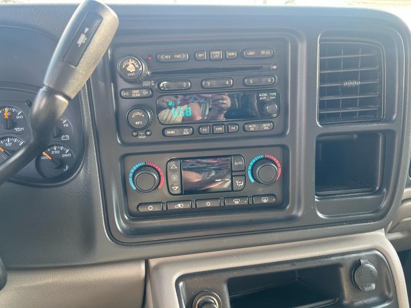 Chevrolet Suburban 1500 LT 4D SUV RWD 2005