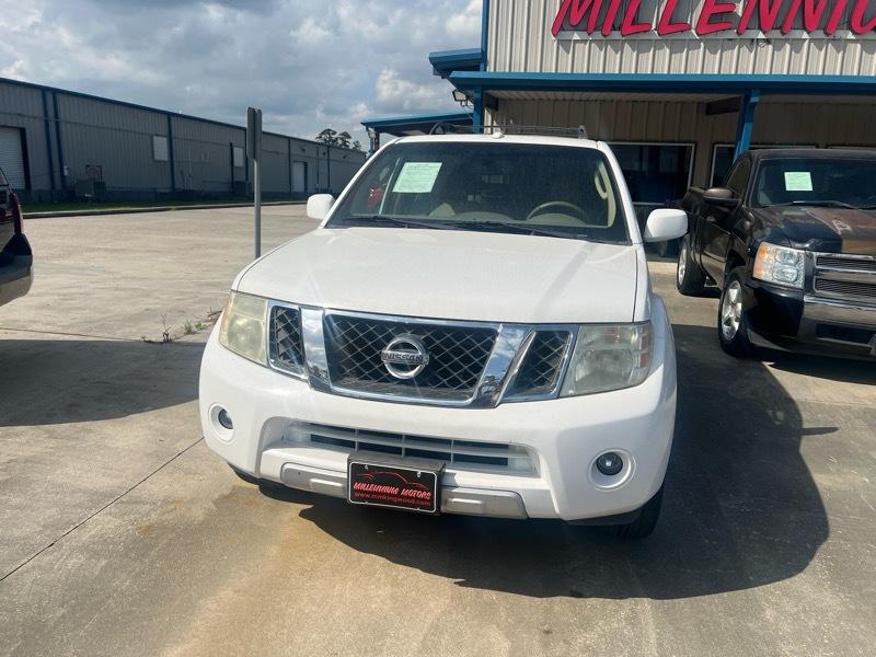 Nissan Pathfinder LE 2WD 2010