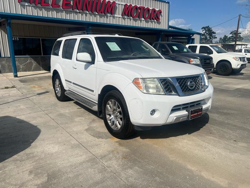 Nissan Pathfinder LE 2WD 2010