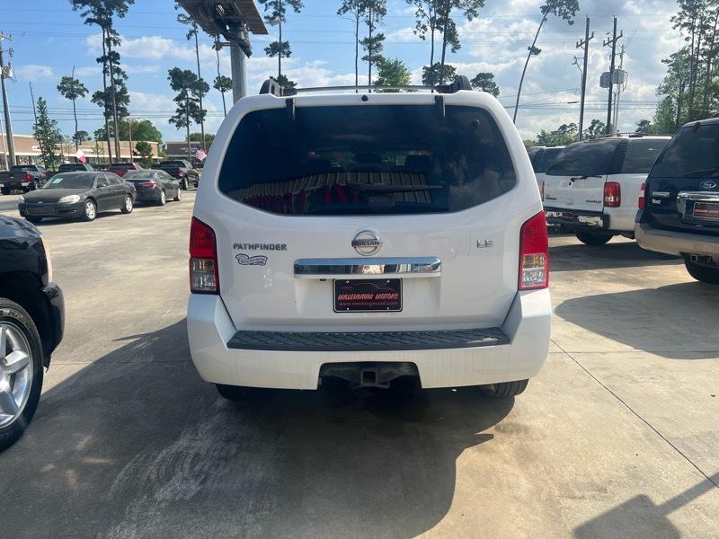 Nissan Pathfinder LE 2WD 2010