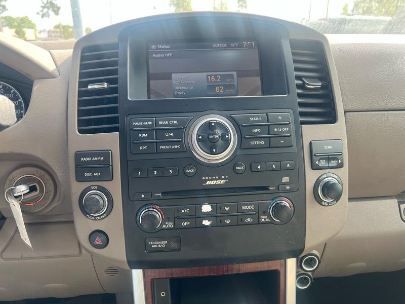 Nissan Pathfinder LE 2WD 2010