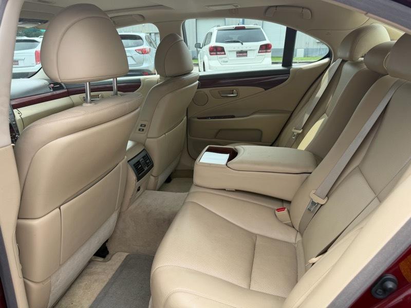 Lexus LS 460 Luxury Sedan 2007