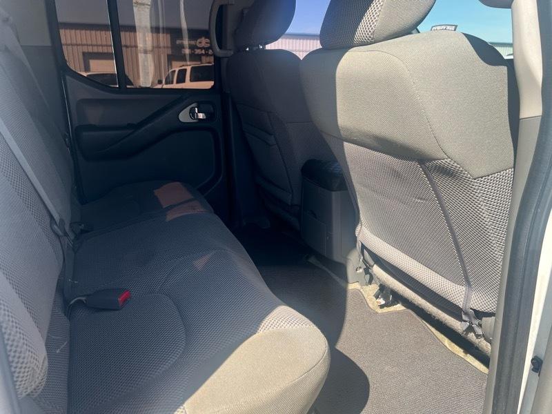 Nissan Frontier S Crew Cab 5AT 2WD 2015