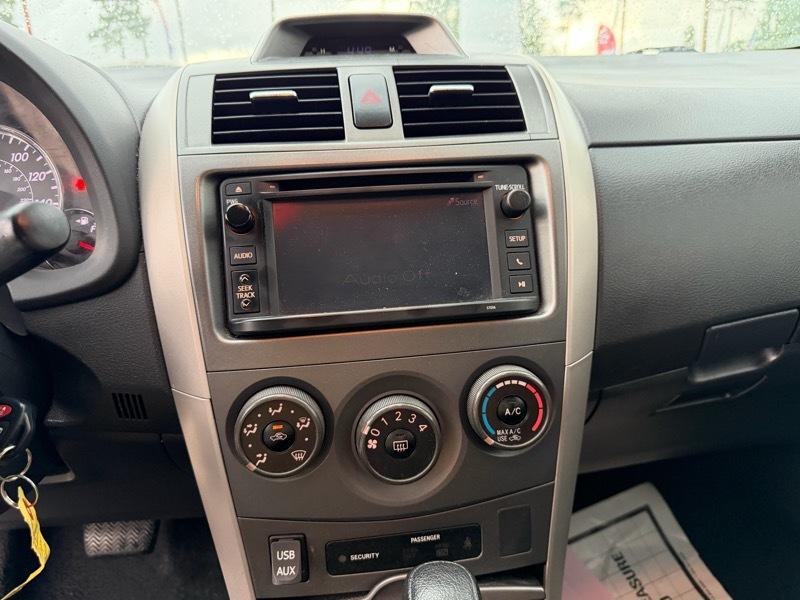 Toyota Corolla S 5-Speed MT 2013