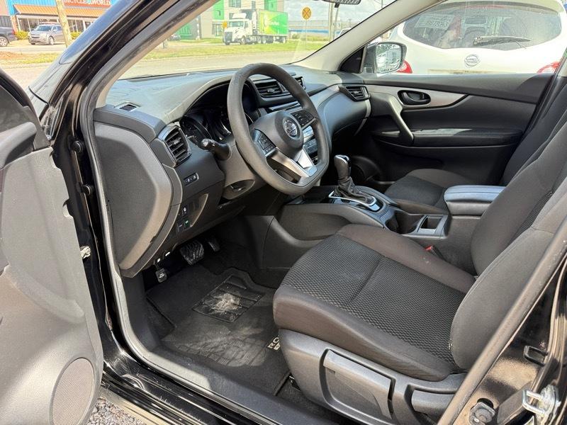 Nissan Rogue Sport S 2020