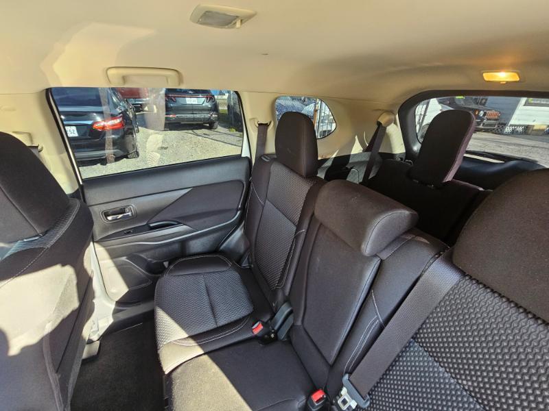 Mitsubishi Outlander ES 2WD 2020