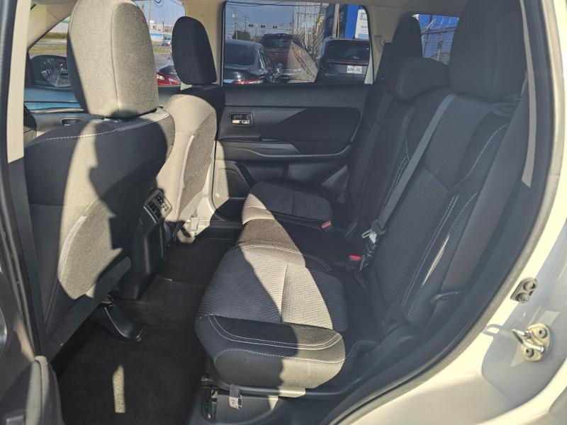 Mitsubishi Outlander ES 2WD 2020