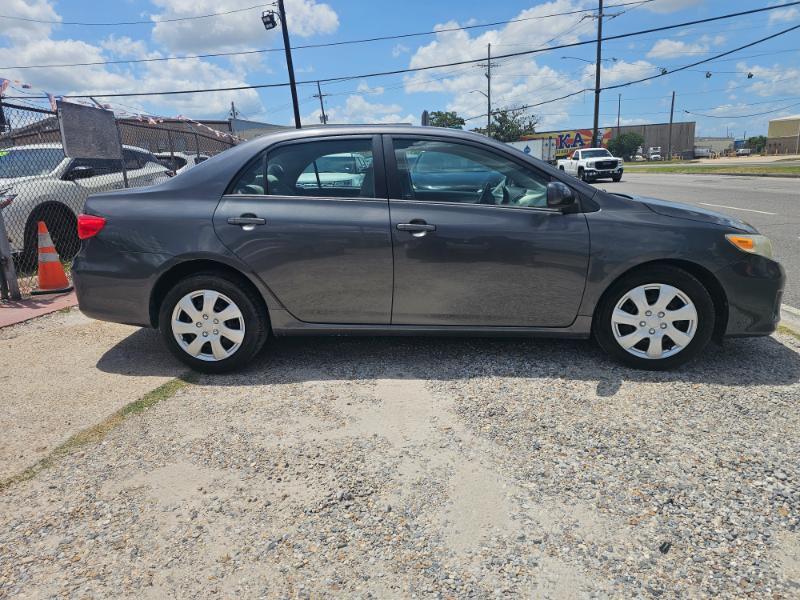 Toyota Corolla S 5-Speed MT 2012