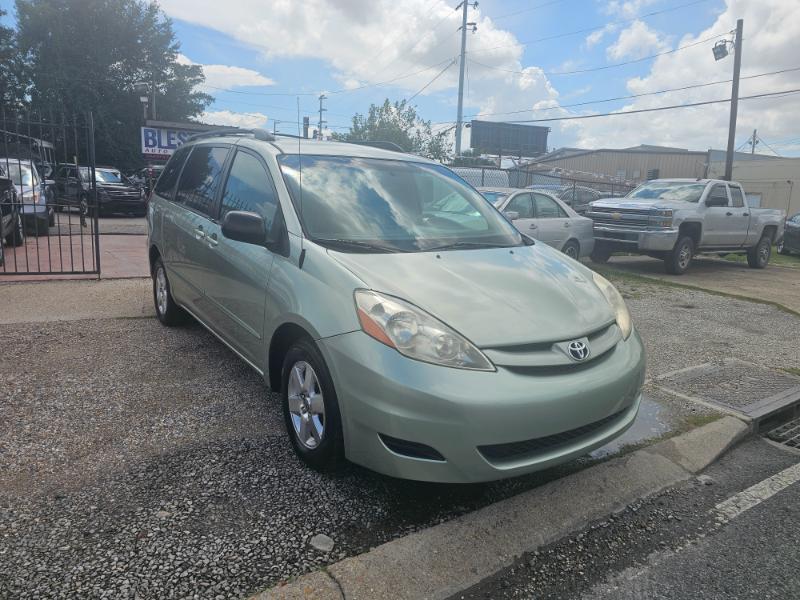 Toyota Sienna CE FWD 7 Passenger 2010