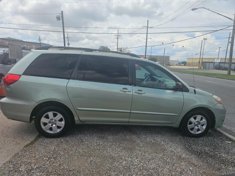 Toyota Sienna CE FWD 7 Passenger 2010