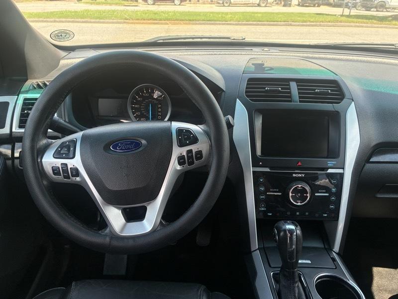 Ford Explorer Limited FWD 2014