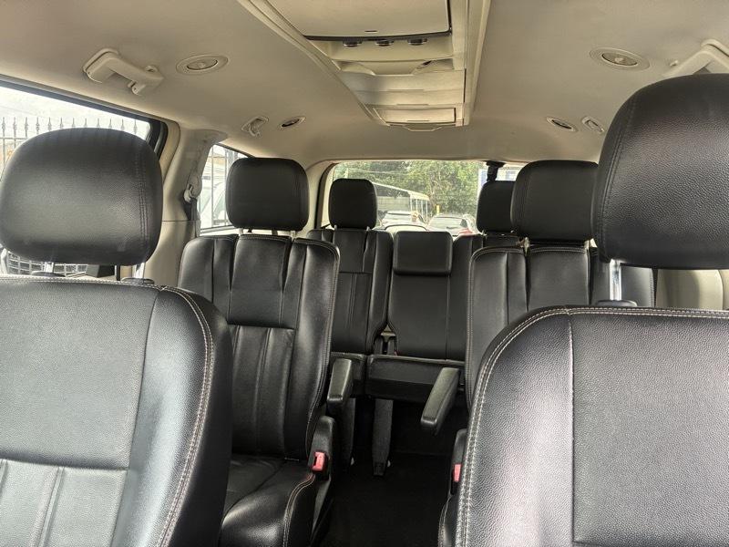 Chrysler Town & Country Touring 2013