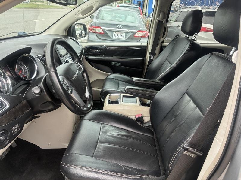 Chrysler Town & Country Touring 2013