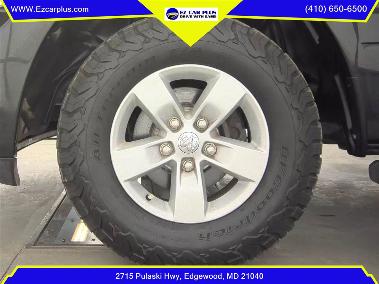 RAM 1500 Express 4x4 Crew Cab 5'7" Box 2017