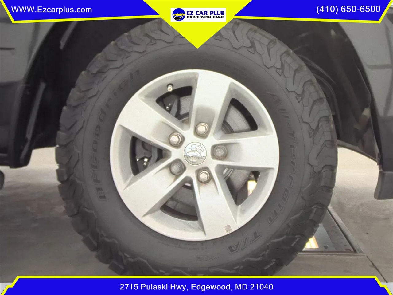 RAM 1500 Express 4x4 Crew Cab 5'7" Box 2017