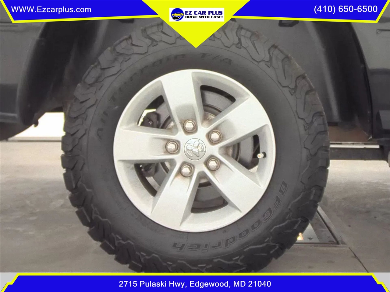 RAM 1500 Express 4x4 Crew Cab 5'7" Box 2017