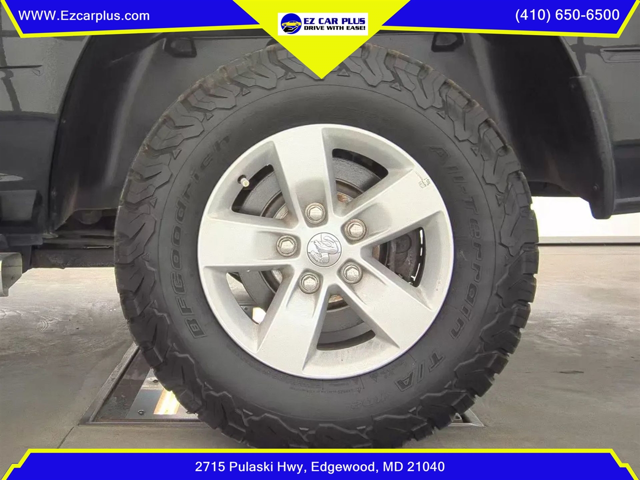 RAM 1500 Express 4x4 Crew Cab 5'7" Box 2017