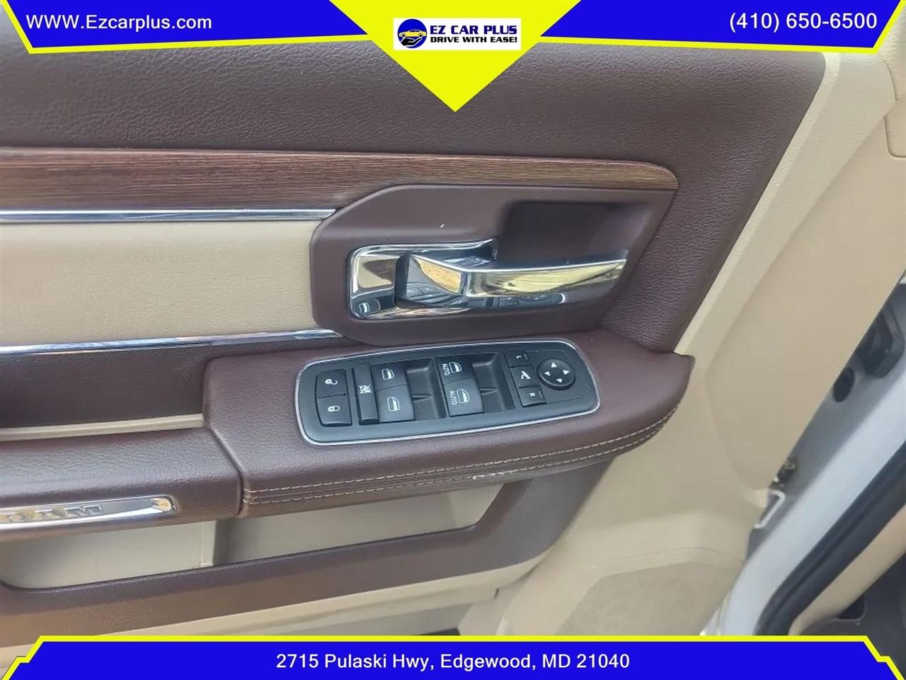 RAM 1500 4WD Crew Cab 149" Laramie 2015