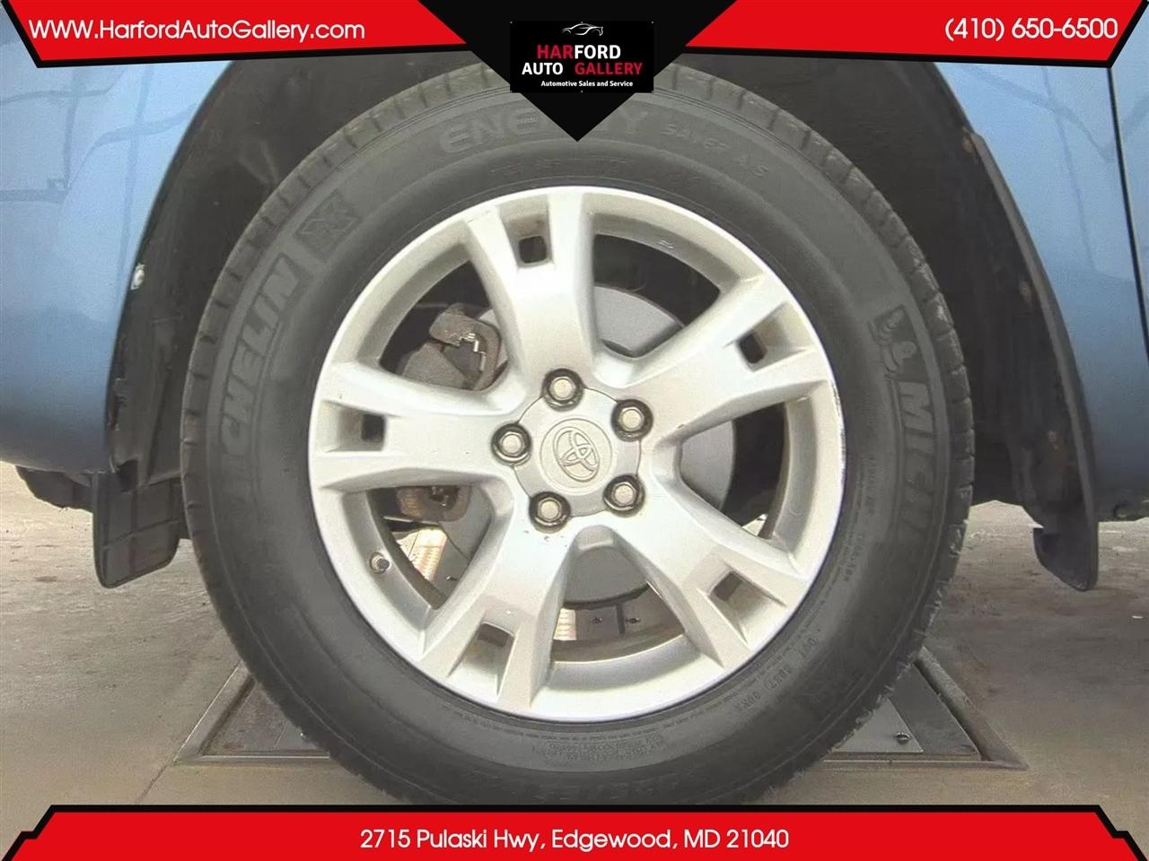 Toyota RAV4 4WD 4dr V6 5-Spd AT (Natl) 2011