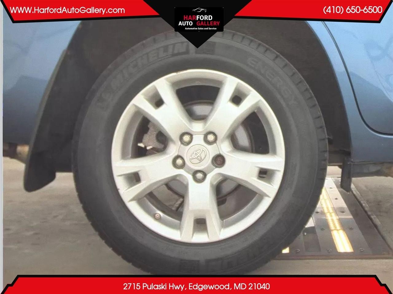 Toyota RAV4 4WD 4dr V6 5-Spd AT (Natl) 2011