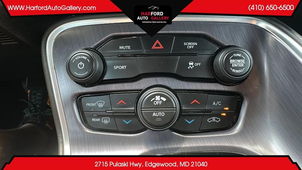 Dodge Challenger SXT RWD 2018