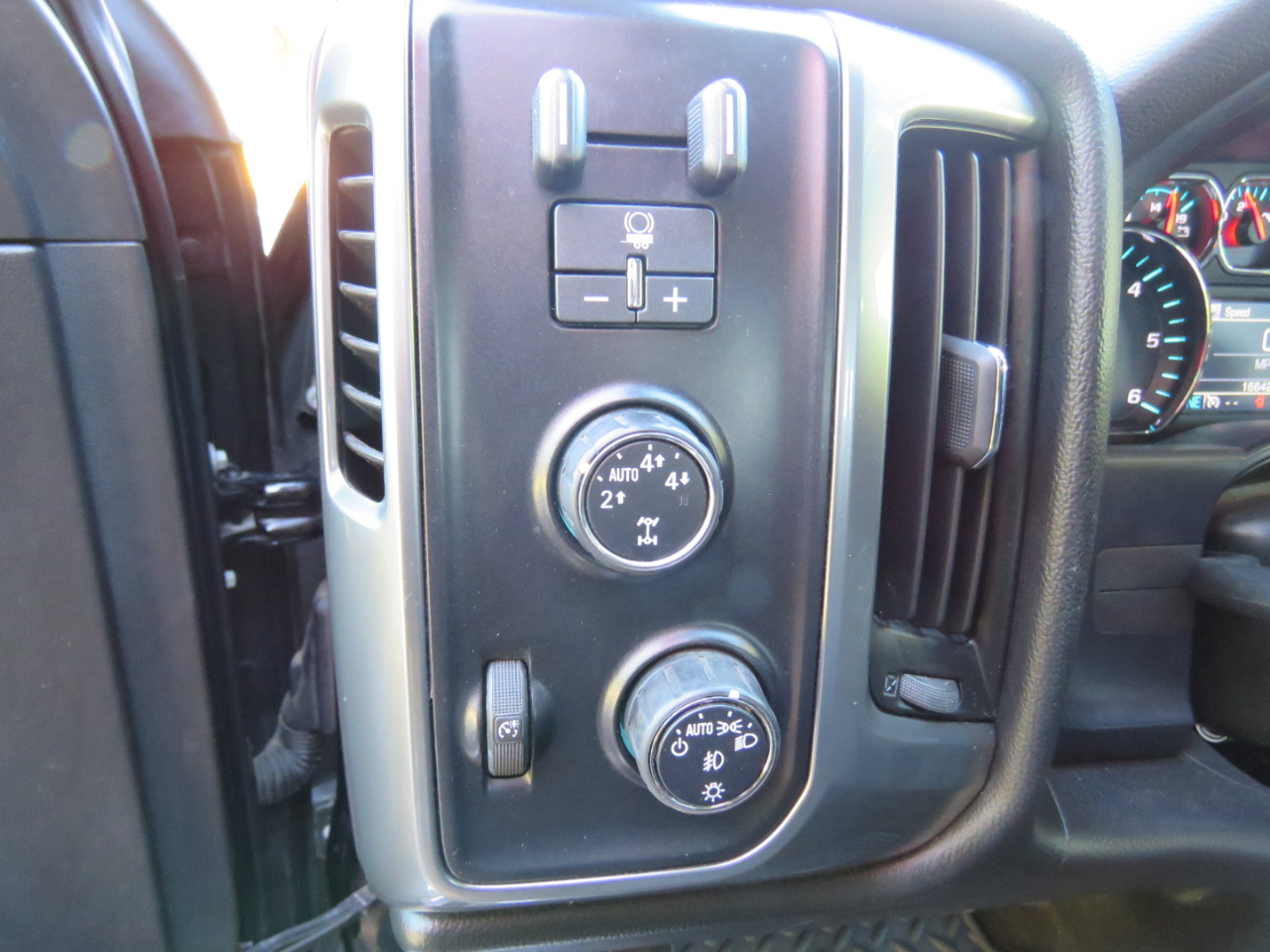 Chevrolet Silverado 1500 LT Crew Cab 4WD 2015 Chevrolet Silverado 1500 LT Crew Cab 4WD 2015