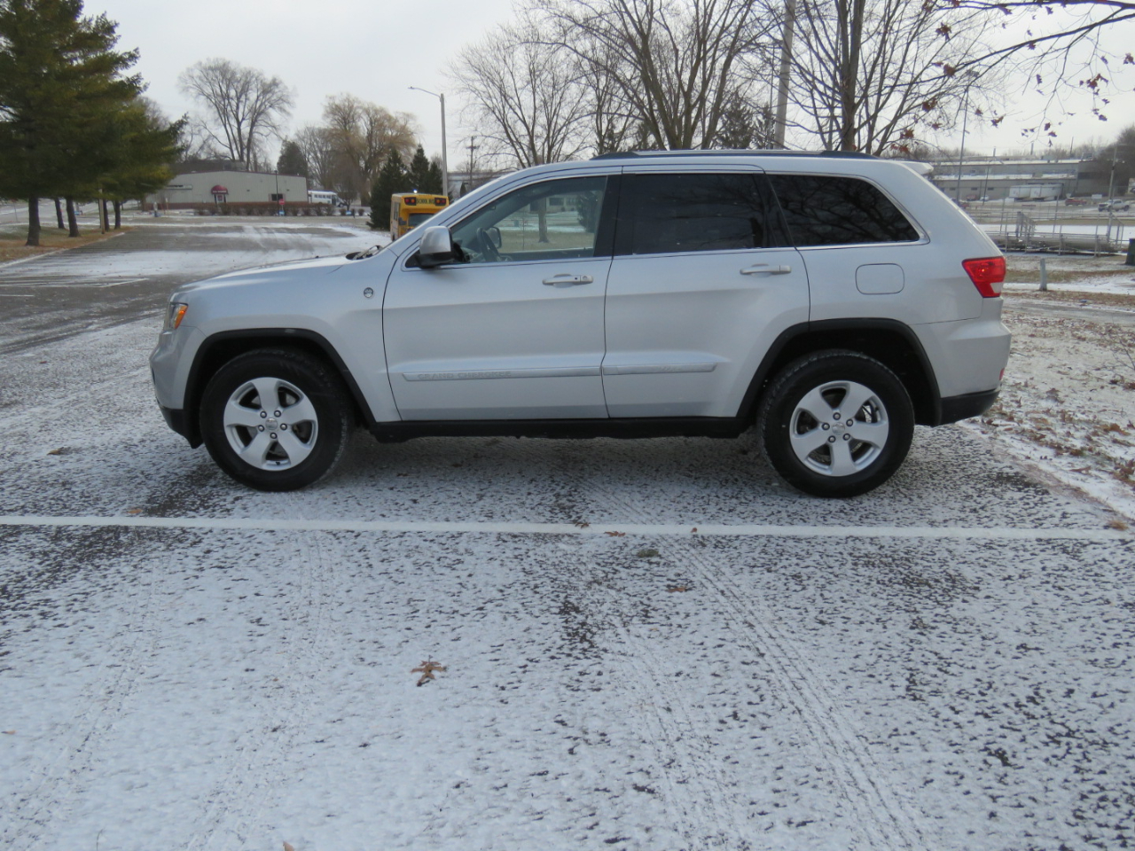 Jeep Grand Cherokee Laredo 4WD 2011