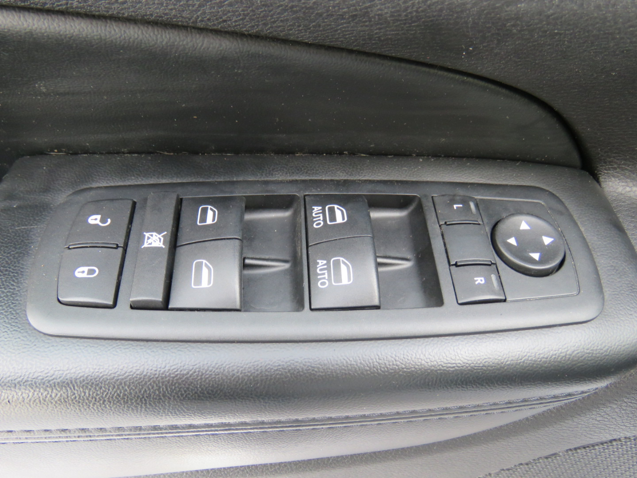 Jeep Grand Cherokee Laredo 4WD 2011