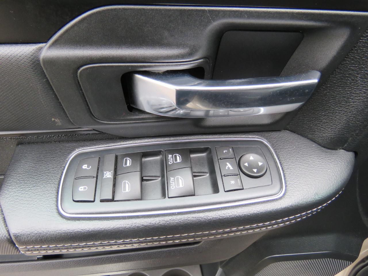 RAM 1500 Rebel Crew Cab SWB 4WD 2017