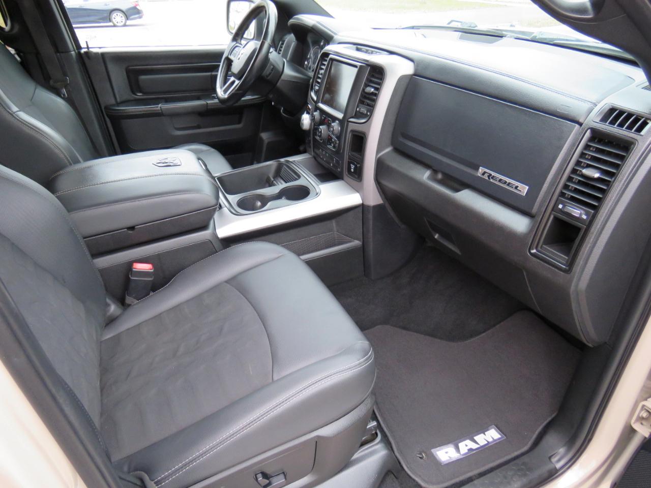 RAM 1500 Rebel Crew Cab SWB 4WD 2017