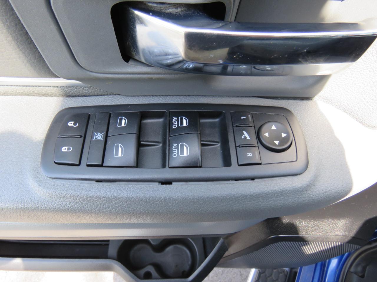 RAM 1500 Big Horn Crew Cab SWB 4WD 2017