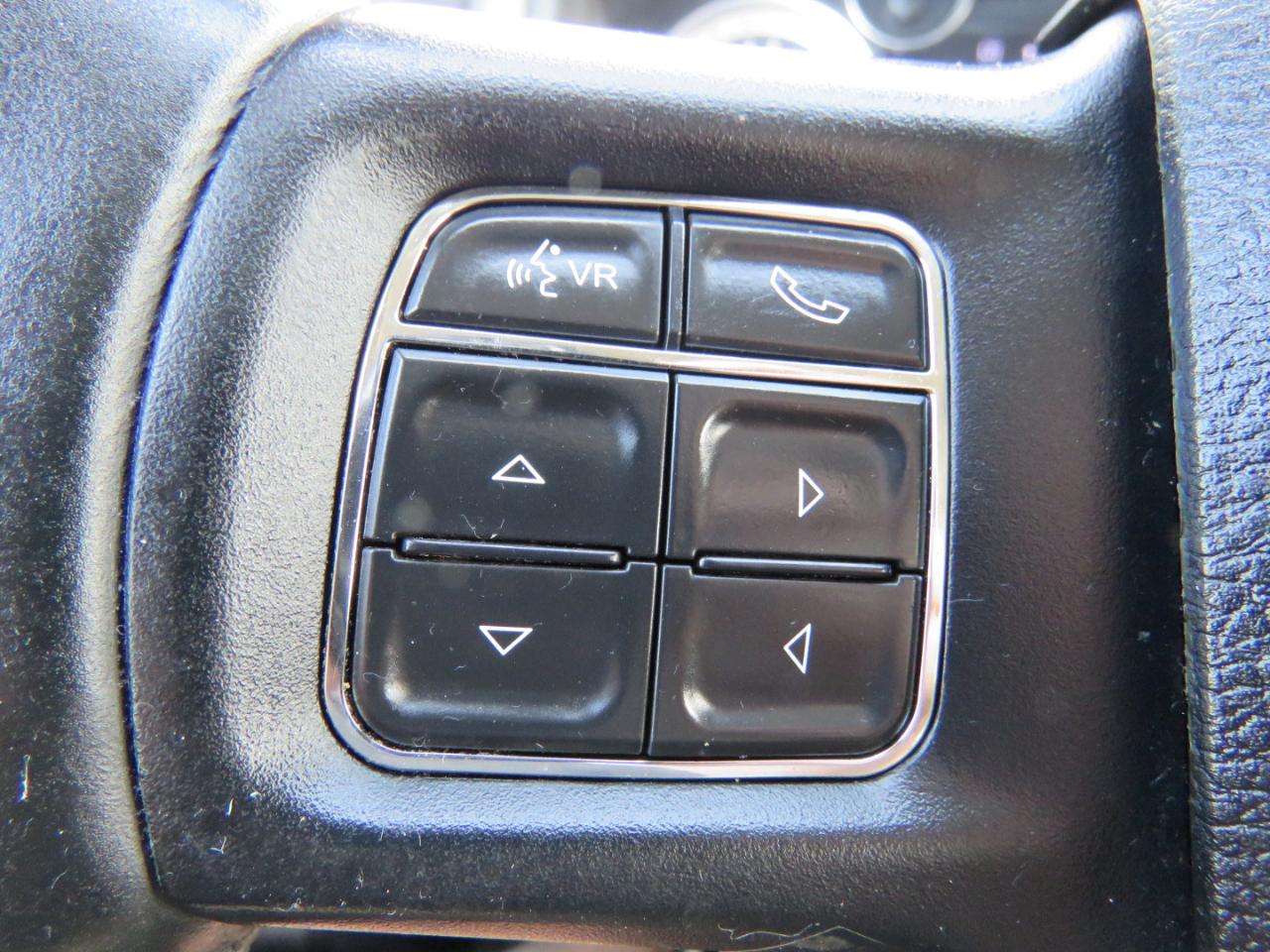 RAM 1500 Big Horn Crew Cab SWB 4WD 2017