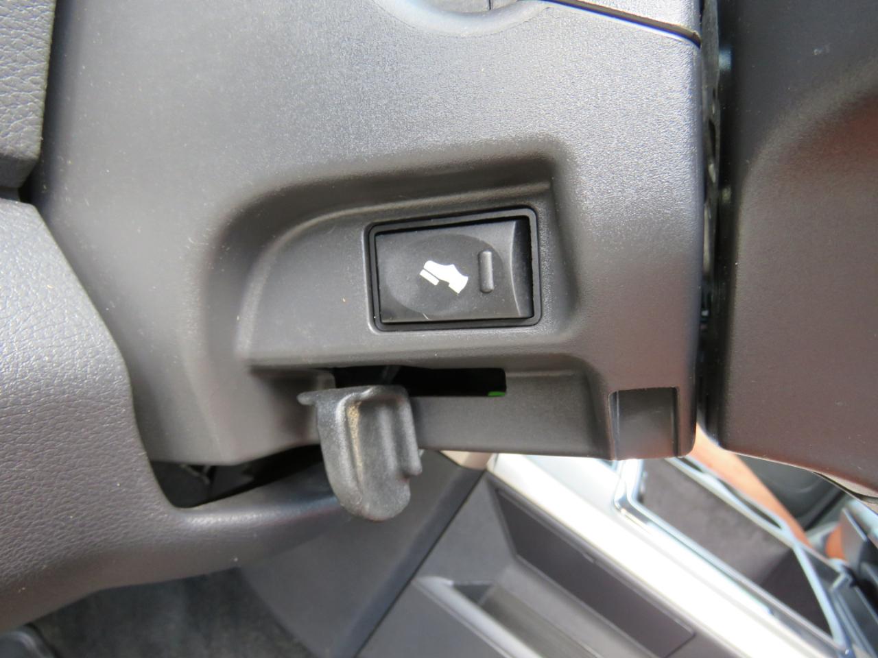 RAM 2500 Laramie Crew Cab LWB 4WD 2011