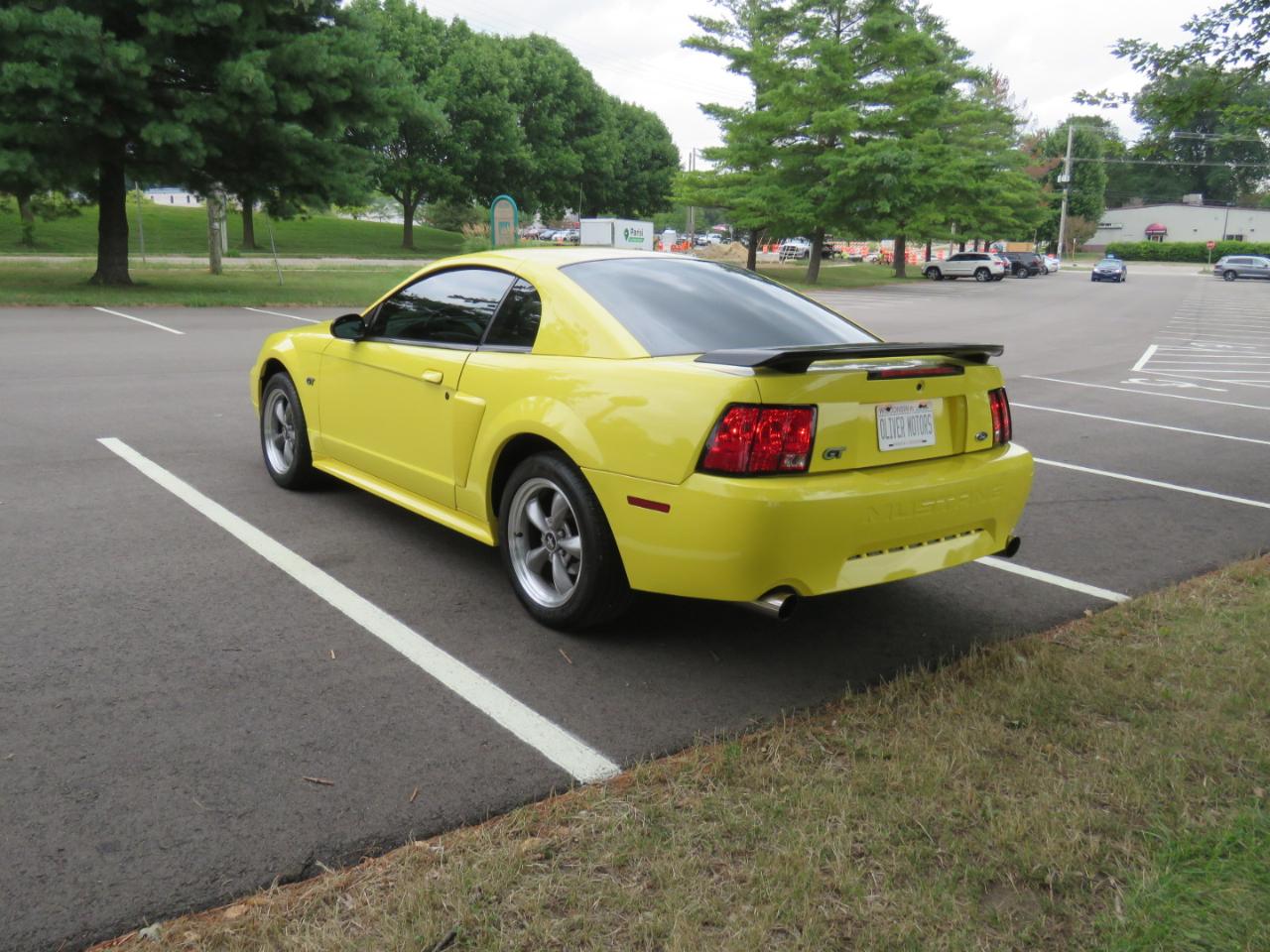 Ford Mustang GT Deluxe Coupe 2003