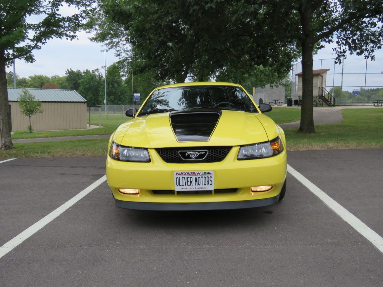 Ford Mustang GT Deluxe Coupe 2003
