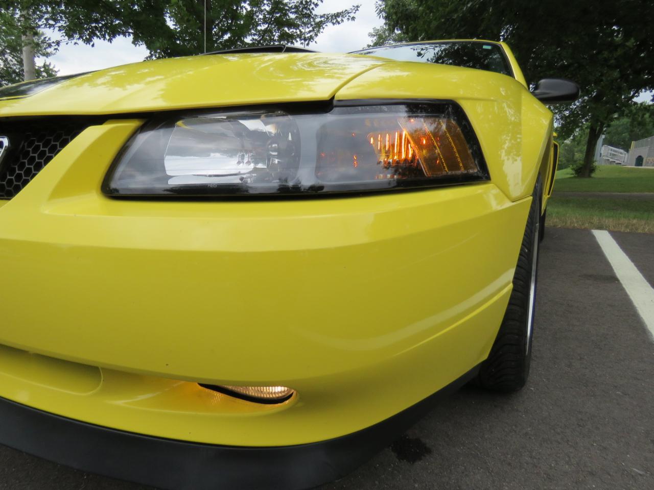 Ford Mustang GT Deluxe Coupe 2003