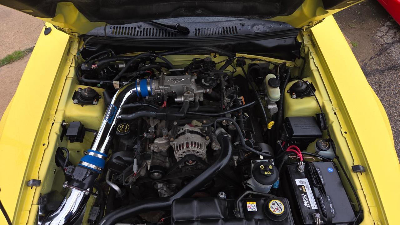 Ford Mustang GT Deluxe Coupe 2003