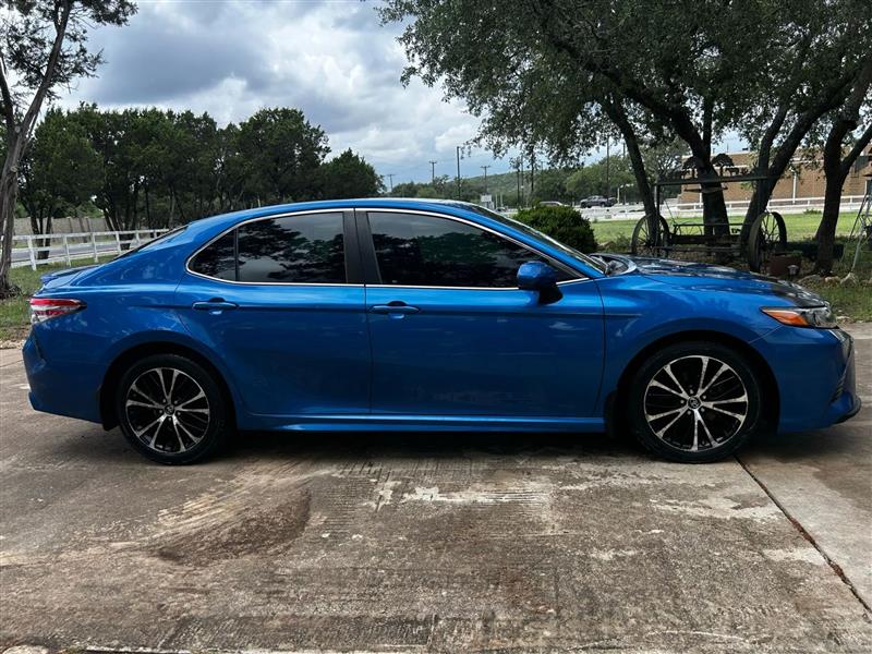 Toyota Camry SE 2018