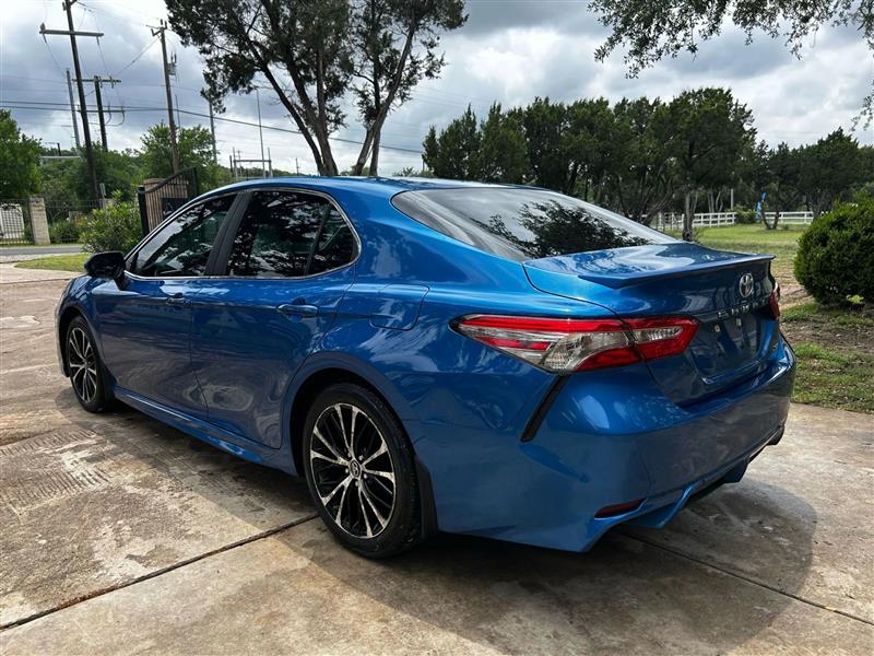 Toyota Camry SE 2018